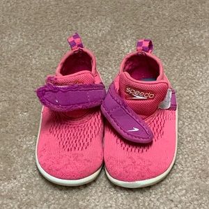 Pink speedo 💦 Water shoes | Size S 5/6 |